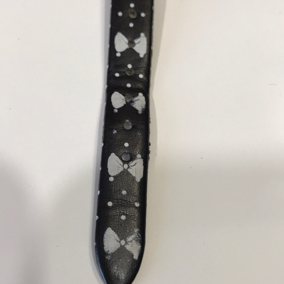 Disney park Minnie mouse watch black white bow tie - Picture 3 of 8